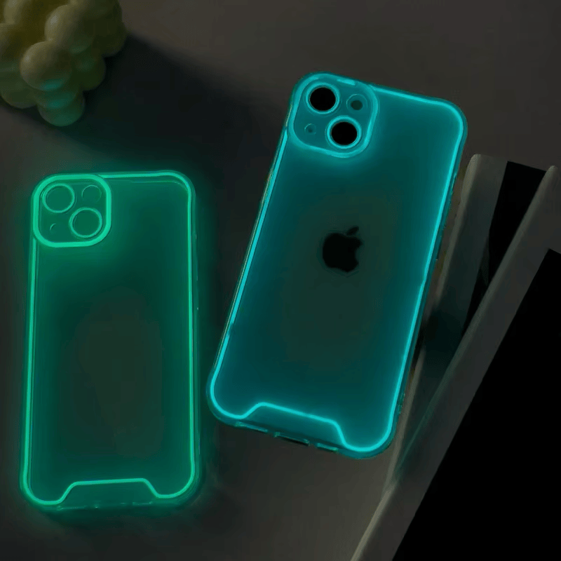 Gjennomsiktig neon-deksel for iPhone 14 med luminøst design og kamerabeskyttelse, lyser opp i mørket.